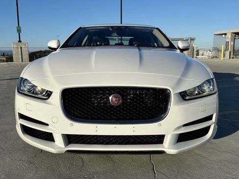Used 2017 Jaguar XE Premium RWD image 2