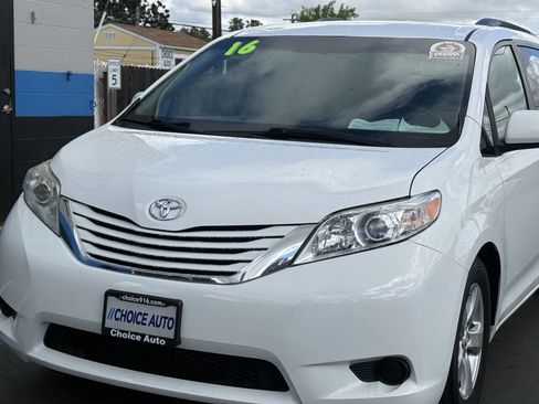 Used 2016 Toyota Sienna LE image 19