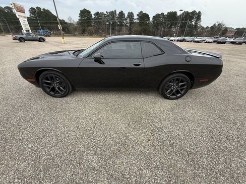 Used 2020 Dodge Challenger SXT w/ Blacktop Package image 4