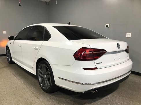Used 2018 Volkswagen Passat 2.0T R-Line image 5