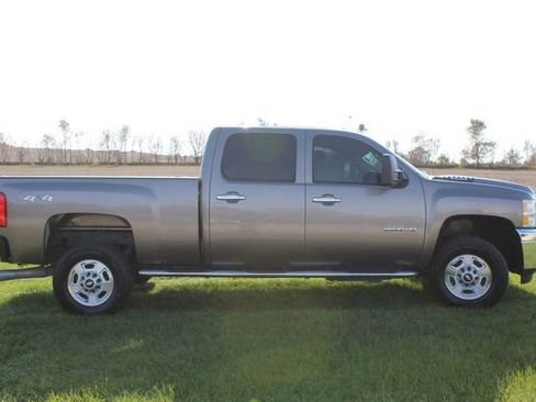 Used 2011 Chevrolet Silverado 2500 LT w/ Interior Plus Package image 6