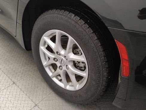 Used 2023 Chrysler Voyager LX FWD image 31