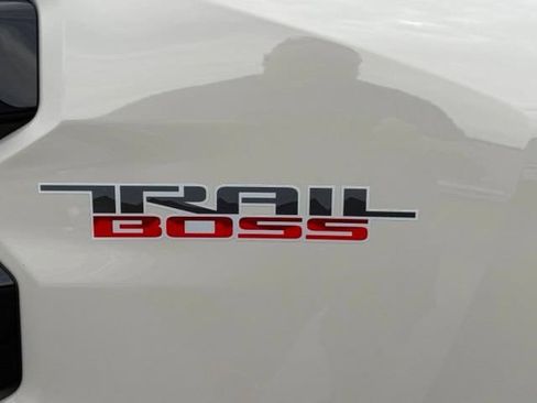 Used 2026 Chevrolet Colorado Trail Boss AWD/4WD image 11