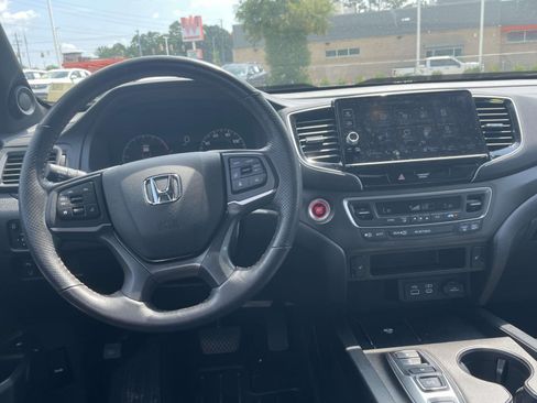 Used 2025 Honda Ridgeline TrailSport image 12