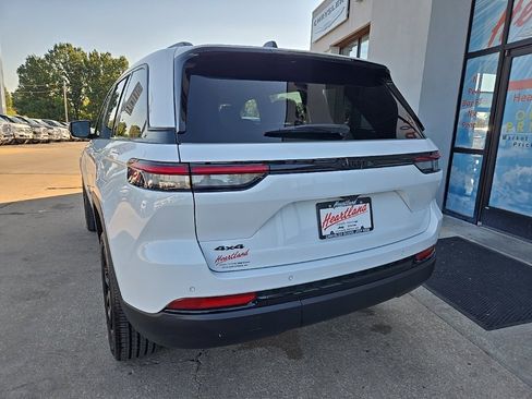 New 2025 Jeep Grand Cherokee Altitude image 7