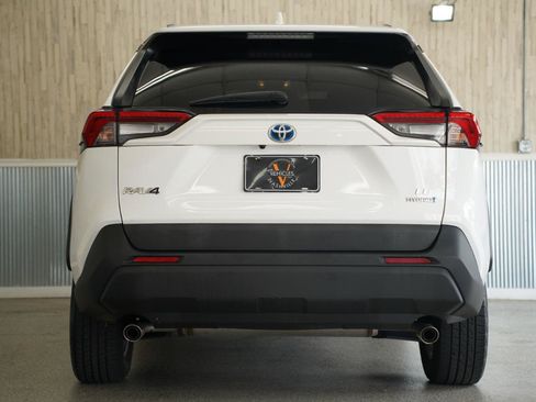 Used 2021 Toyota RAV4 LE AWD/4WD image 9
