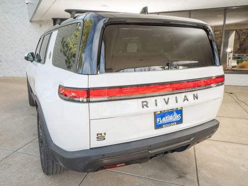 Used 2025 Rivian R1S Premium image 5