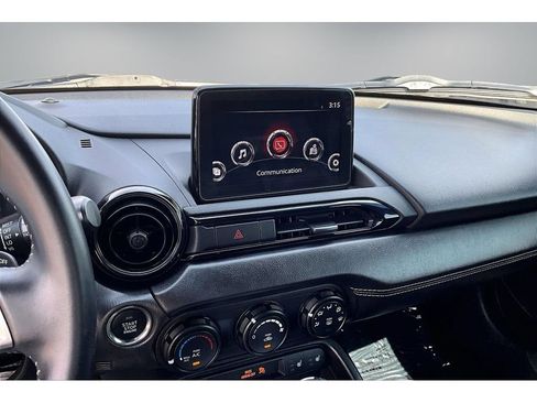 Used 2020 MAZDA MX-5 Miata Club w/ Interior Package RWD image 9