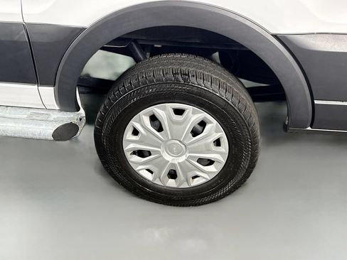 Used 2025 Ford Transit 250 Low Roof w/ Exterior Upgrade Package RWD image 31