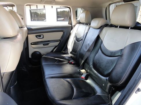 Used 2013 Kia Soul ! w/ Premium Pkg image 9