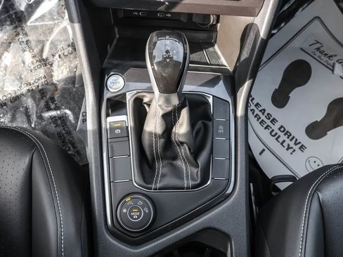 Certified 2024 Volkswagen Tiguan SE image 24