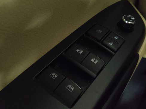 Used 2019 Toyota Highlander SE image 27