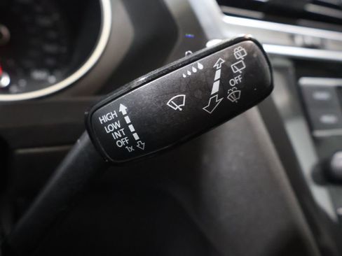 Used 2018 Volkswagen Tiguan S image 36