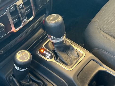 Used 2021 Jeep Gladiator Sport image 24