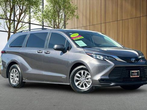 Certified 2021 Toyota Sienna LE FWD image 1
