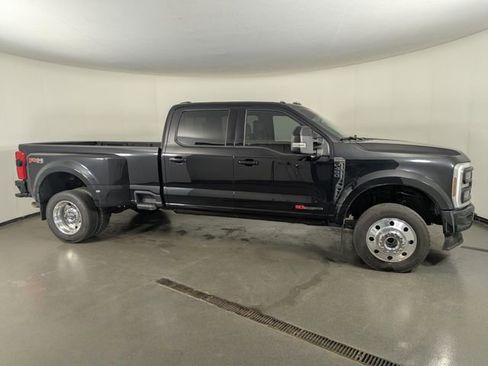 Used 2025 Ford F450 Platinum w/ FX4 Off-Road Package AWD/4WD image 8