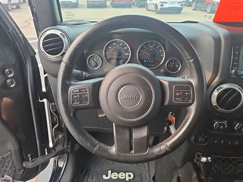 Used 2015 Jeep Wrangler Unlimited Sahara w/ Connectivity Group AWD/4WD image 23