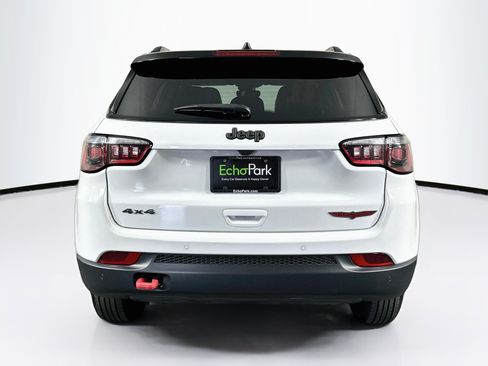 Used 2025 Jeep Compass Trailhawk AWD/4WD image 7