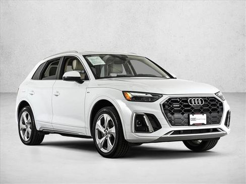 Used 2023 Audi Q5 2.0T Premium Plus w/ Premium Plus Package AWD/4WD image 3