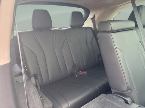 Used 2023 Acura MDX FWD image 35