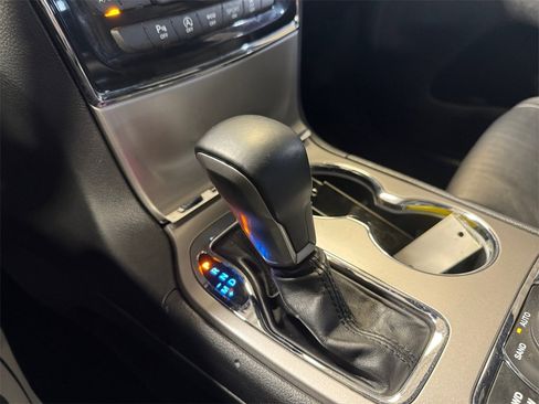 Used 2020 Jeep Grand Cherokee Limited w/ Premium Lighting Group image 21