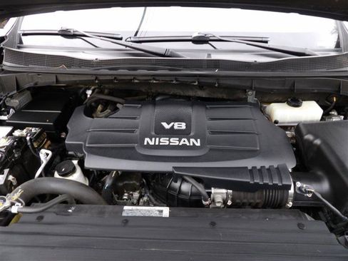Used 2017 Nissan Titan SV image 28