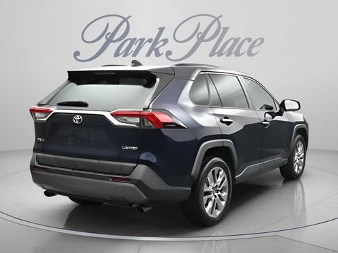 Used 2019 Toyota RAV4 Limited w/ Cold Weather Package FWD image 16