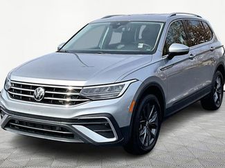 Used 2024 Volkswagen Tiguan SE video 3