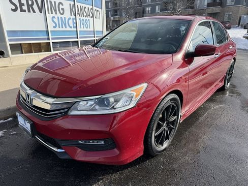 Used 2017 Honda Accord Sport image 9