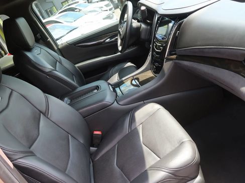 Used 2020 Cadillac Escalade Platinum image 24