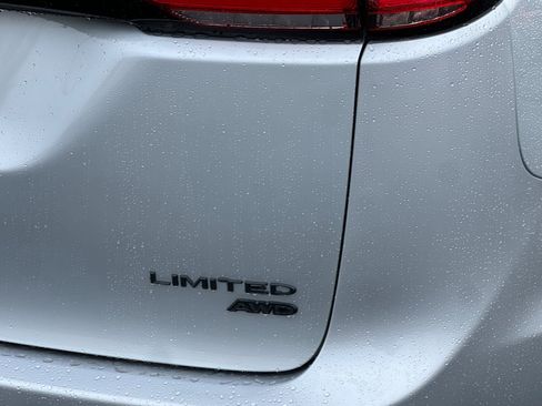 New 2026 Chrysler Pacifica Limited w/ Uconnect Theater Family Group image 6