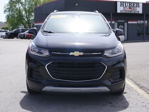 Used 2017 Chevrolet Trax LT w/ LT Convenience Package FWD image 2