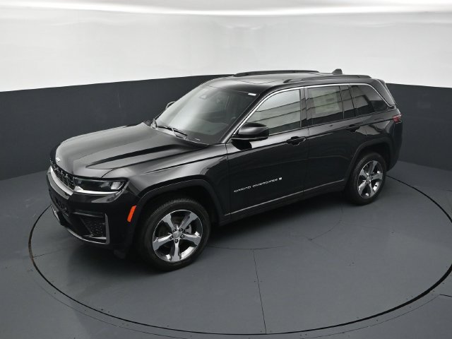 New 2026 Jeep Grand Cherokee Limited w/ Luxury Tech Group II AWD/4WD image 14