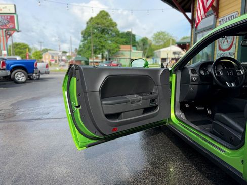 Used 2011 Dodge Challenger R/T RWD image 12