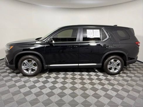 Used 2025 Honda Pilot EX-L image 3