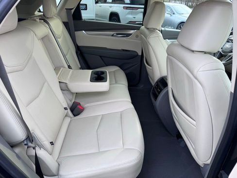 Used 2018 Cadillac XT5 Luxury w/ Driver Awareness Package image 18