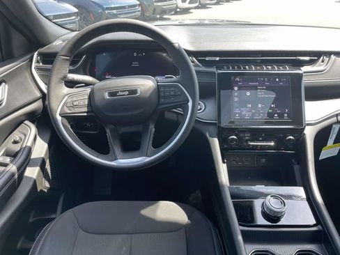 Used 2025 Jeep Grand Cherokee L Laredo w/ Luxury Tech Group I AWD/4WD image 15