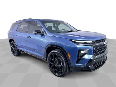 Used 2024 Chevrolet Traverse RS image 2