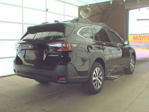 Used 2024 Subaru Outback Premium AWD/4WD image 5