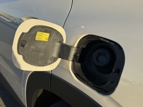 New 2026 Chevrolet Trax RS w/ Sunroof Package image 35