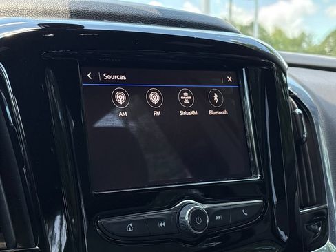 Used 2022 Chevrolet Traverse LT FWD image 16