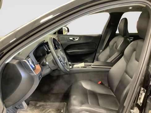 Used 2024 Volvo XC60 B5 Plus w/ Protection Package Premier AWD/4WD image 8