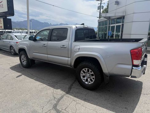 Used 2017 Toyota Tacoma SR5 w/ Tow Package AWD/4WD image 7