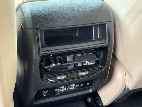 Used 2024 Jeep Grand Cherokee Limited AWD/4WD image 34
