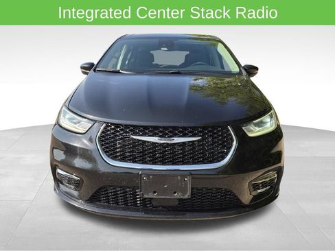 Used 2023 Chrysler Pacifica Touring-L FWD image 6