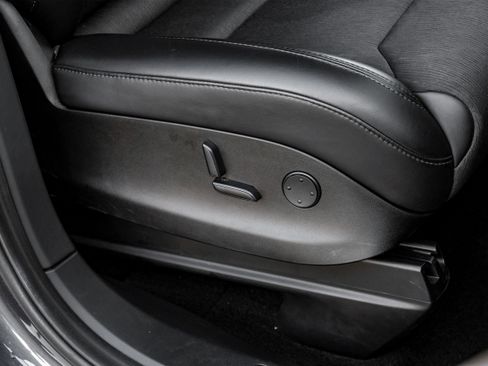 Used 2018 Tesla Model X 75D image 38