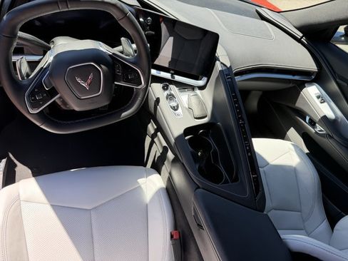 Used 2021 Chevrolet Corvette Stingray Coupe w/ Z51 Performance Package RWD image 10