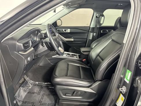 Used 2020 Ford Explorer XLT w/ Equipment Group 202A AWD/4WD image 5