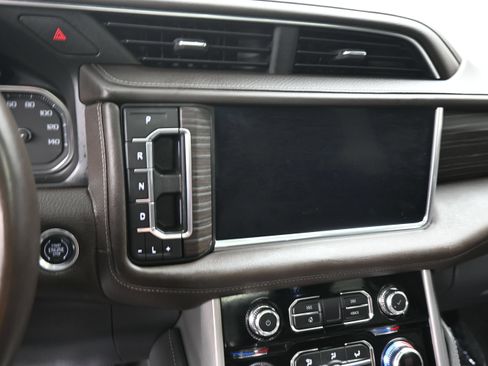 Used 2021 GMC Yukon XL Denali w/ Denali Premium Package AWD/4WD image 15