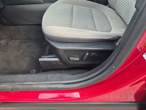 Used 2020 Ford Escape SE image 12